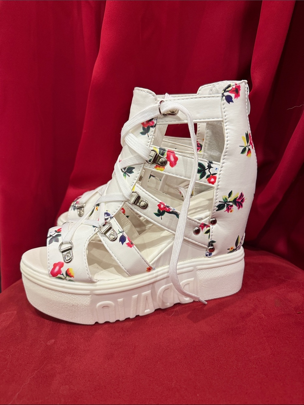 White Floral Lace-Up Women’s Sandals with Buckle Accents